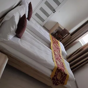 Sun-house Pension&restaurant -parkingfree- Praha